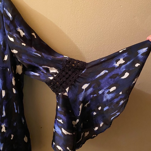 Pretty dressy flow top - Picture 2 of 3